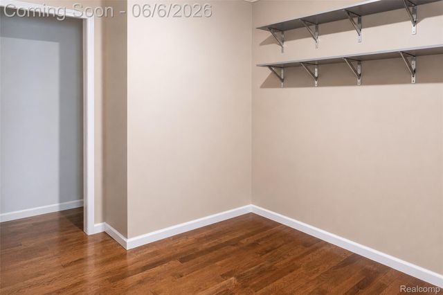 70 W Hamlin Road, Rochester, MI 48307