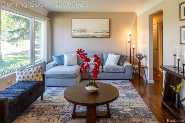 70 W Hamlin Road, Rochester, MI 48307