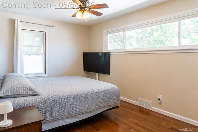 70 W Hamlin Road, Rochester, MI 48307