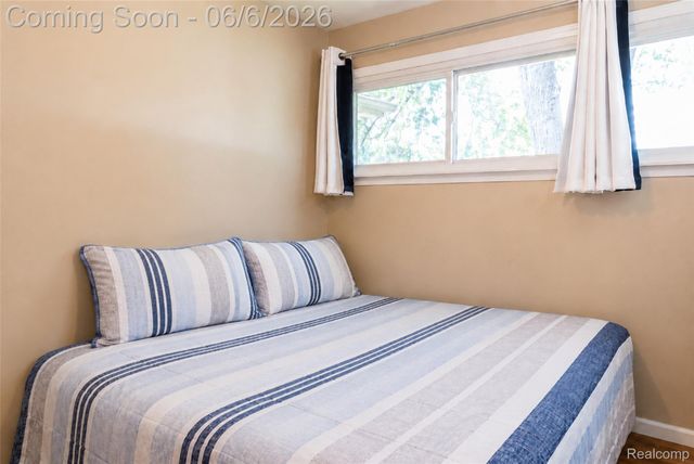 70 W Hamlin Road, Rochester, MI 48307