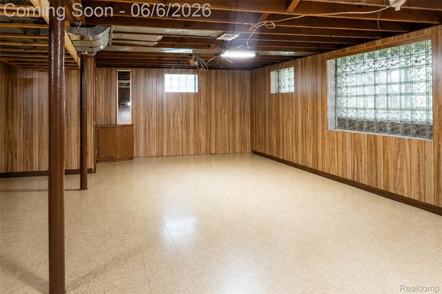 70 W Hamlin Road, Rochester, MI 48307