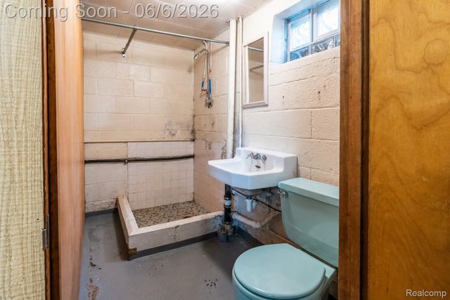 70 W Hamlin Road, Rochester, MI 48307