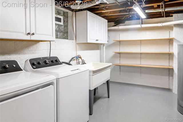 70 W Hamlin Road, Rochester, MI 48307