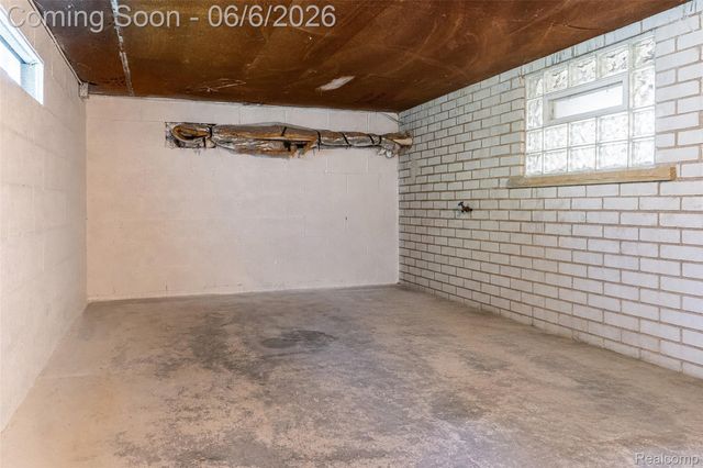 70 W Hamlin Road, Rochester, MI 48307