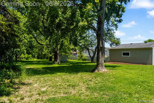 70 W Hamlin Road, Rochester, MI 48307