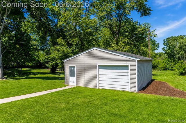 70 W Hamlin Road, Rochester, MI 48307