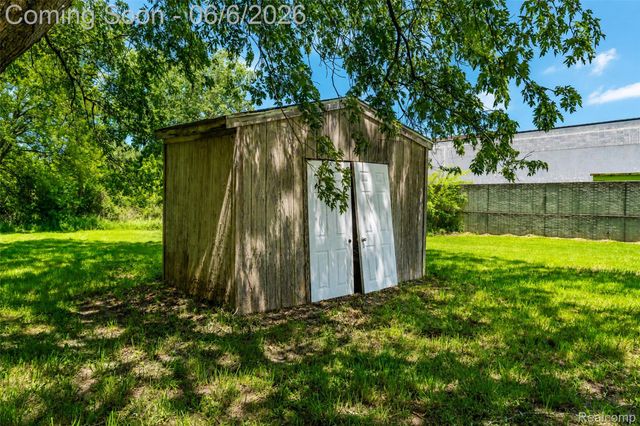 70 W Hamlin Road, Rochester, MI 48307