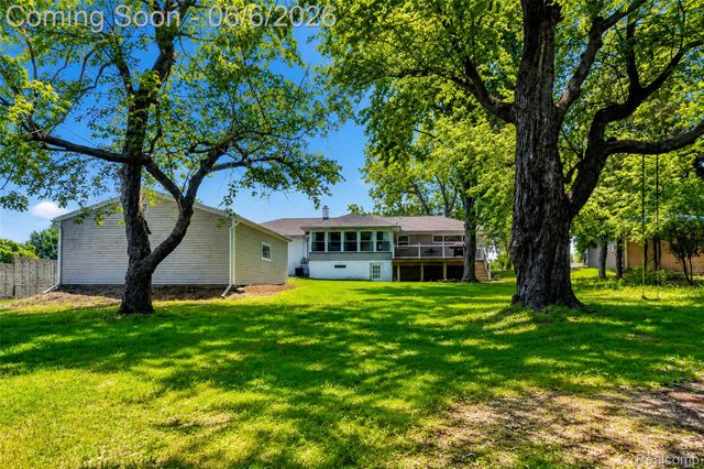 70 W Hamlin Road, Rochester, MI 48307