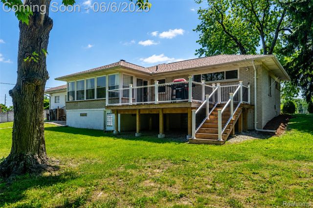 70 W Hamlin Road, Rochester, MI 48307