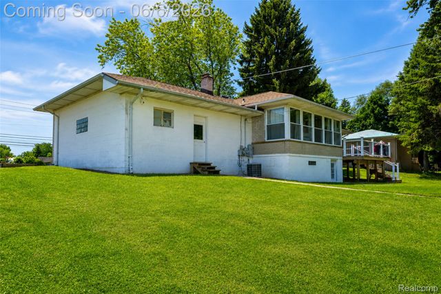 70 W Hamlin Road, Rochester, MI 48307