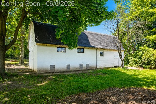 70 W Hamlin Road, Rochester, MI 48307