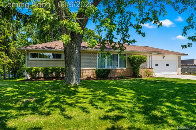 70 W Hamlin Road, Rochester, MI 48307