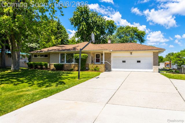 70 W Hamlin Road, Rochester, MI 48307