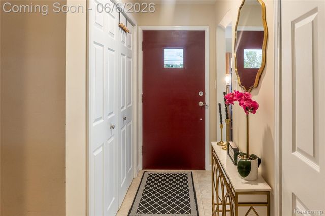 70 W Hamlin Road, Rochester, MI 48307