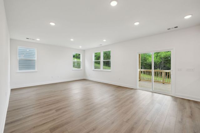 1082 Large Poppy Dr, La Vergne, TN 37086