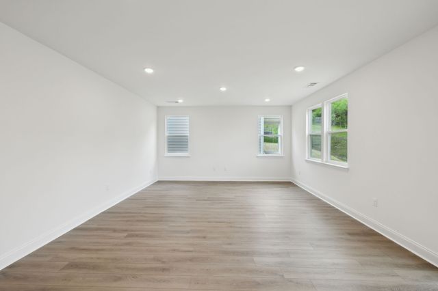 1082 Large Poppy Dr, La Vergne, TN 37086