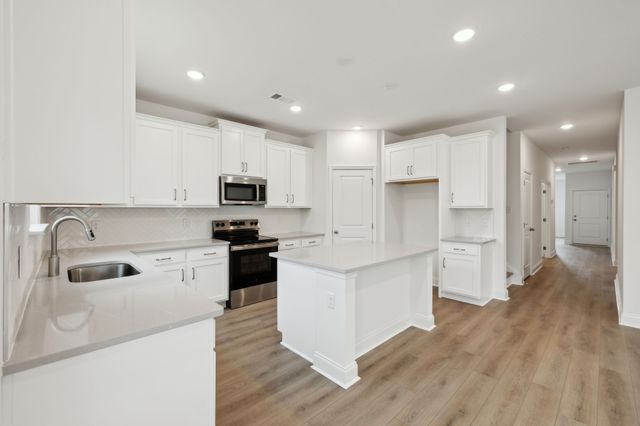 1082 Large Poppy Dr, La Vergne, TN 37086