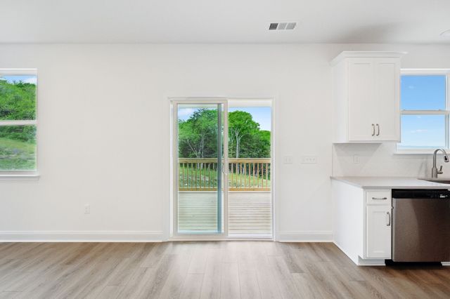 1082 Large Poppy Dr, La Vergne, TN 37086