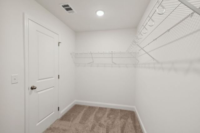 1082 Large Poppy Dr, La Vergne, TN 37086