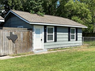311B S 3rd Street, La Porte, TX 77571