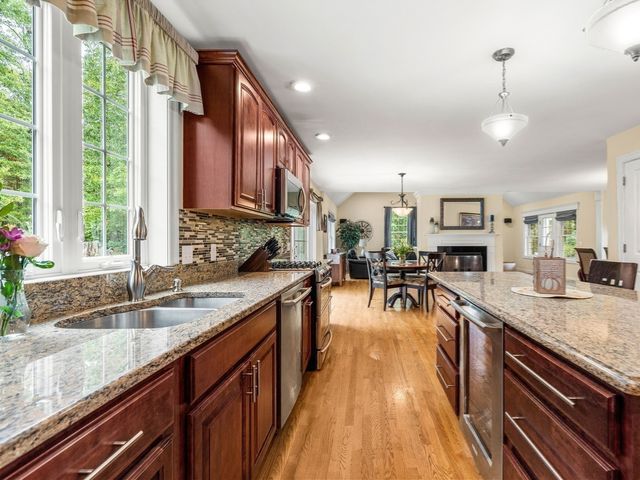 190 Berry St, North Andover, MA 01845