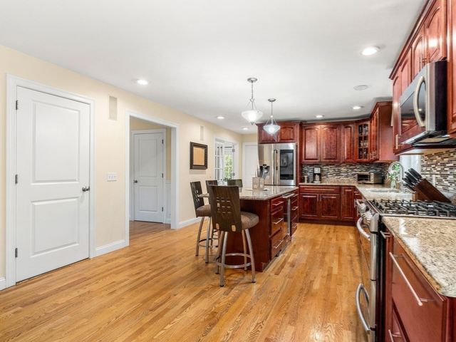 190 Berry St, North Andover, MA 01845