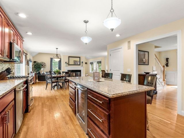 190 Berry St, North Andover, MA 01845
