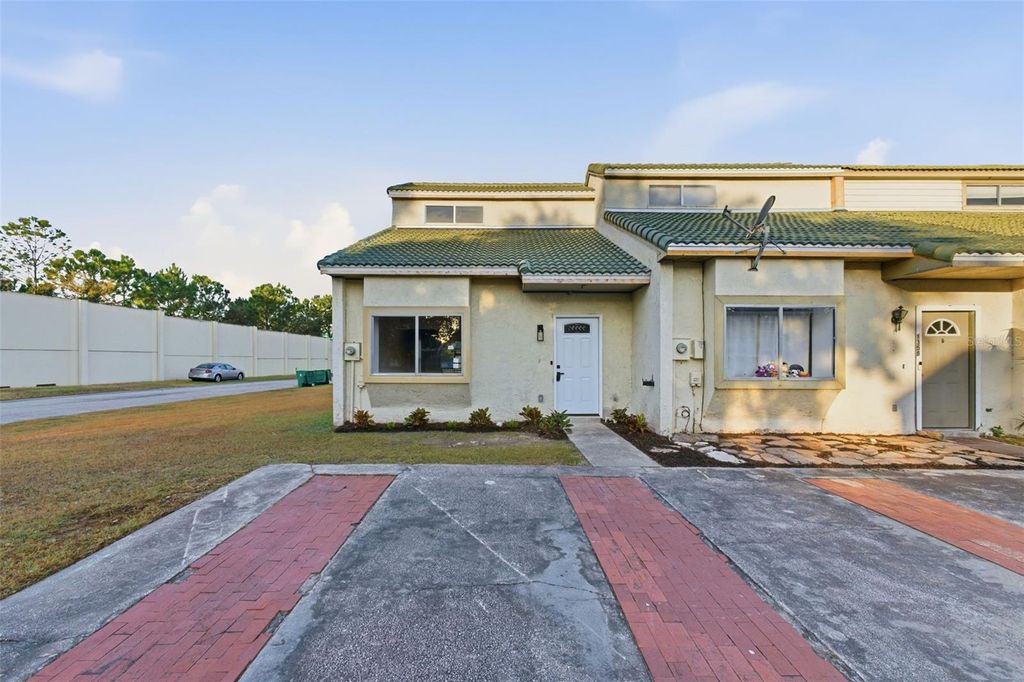 Image 1 of property listing at 1362 WINTER GREEN WAY, Winter Garden, FL 34787