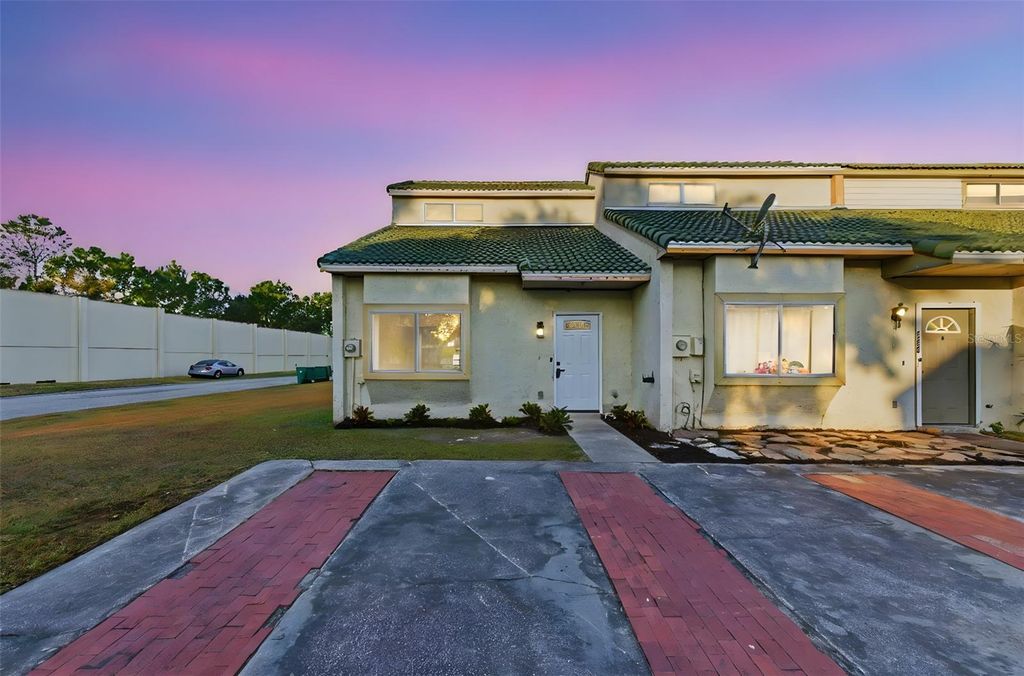 Image 2 of property listing at 1362 WINTER GREEN WAY, Winter Garden, FL 34787