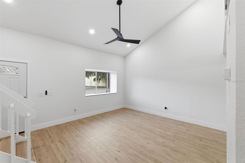 Image 5 of property listing at 1362 WINTER GREEN WAY, Winter Garden, FL 34787