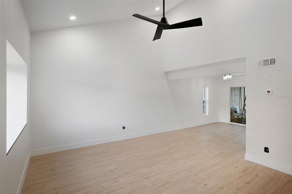 Image 6 of property listing at 1362 WINTER GREEN WAY, Winter Garden, FL 34787