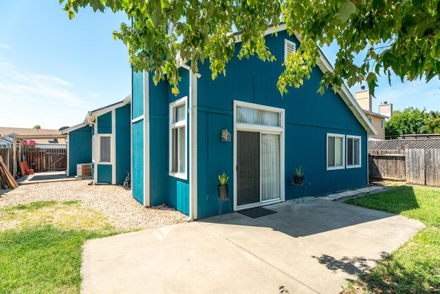 8499 Dartford Dr, Sacramento, CA 95823