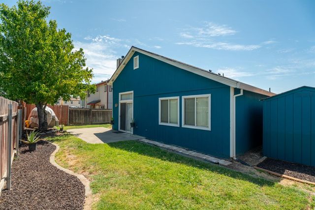 8499 Dartford Dr, Sacramento, CA 95823