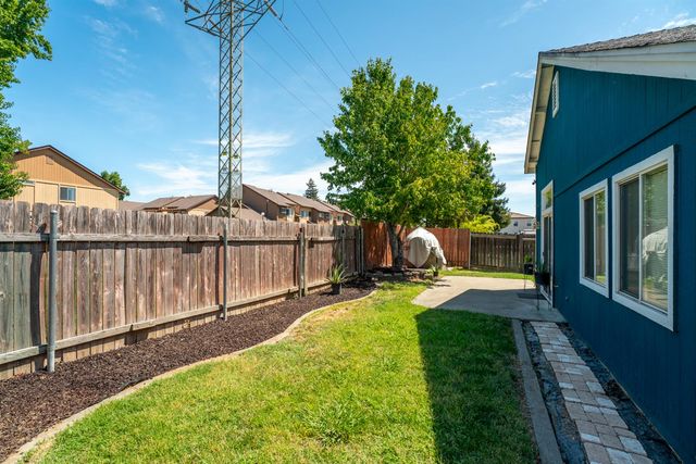 8499 Dartford Dr, Sacramento, CA 95823