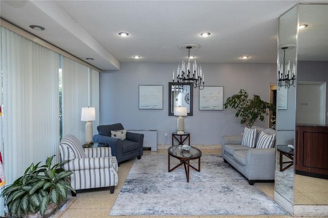 1 Crawford PW # 1301, Portsmouth, VA 23704