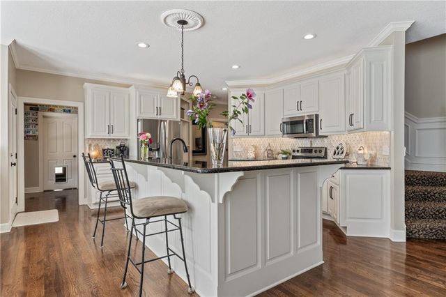 7913 W 155th Place, Overland Park, KS 66223