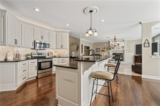 7913 W 155th Place, Overland Park, KS 66223