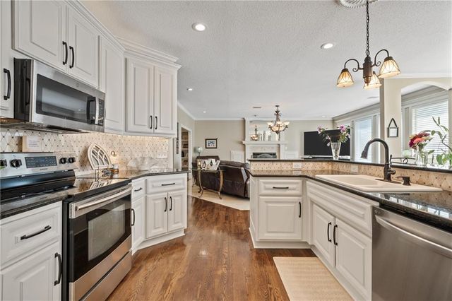 7913 W 155th Place, Overland Park, KS 66223