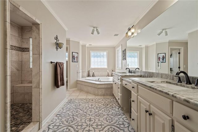 7913 W 155th Place, Overland Park, KS 66223