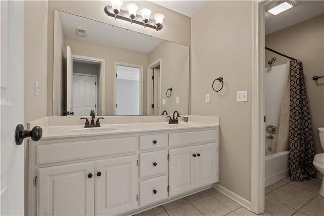 7913 W 155th Place, Overland Park, KS 66223
