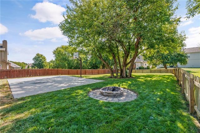 7913 W 155th Place, Overland Park, KS 66223