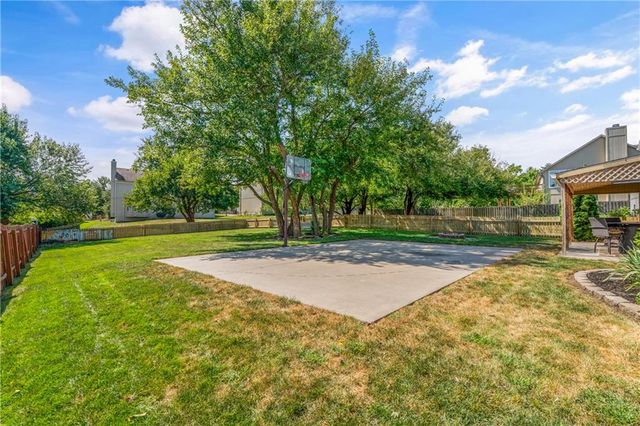 7913 W 155th Place, Overland Park, KS 66223