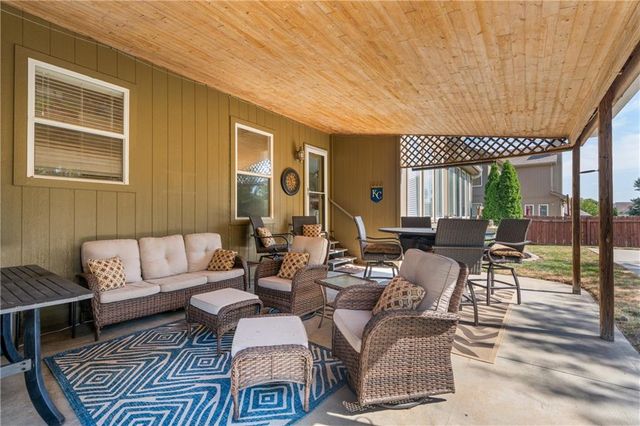 7913 W 155th Place, Overland Park, KS 66223
