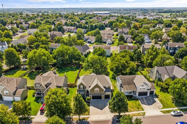 7913 W 155th Place, Overland Park, KS 66223