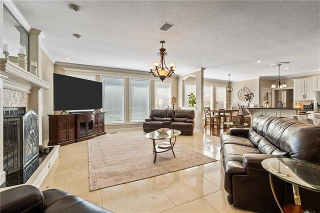 7913 W 155th Place, Overland Park, KS 66223