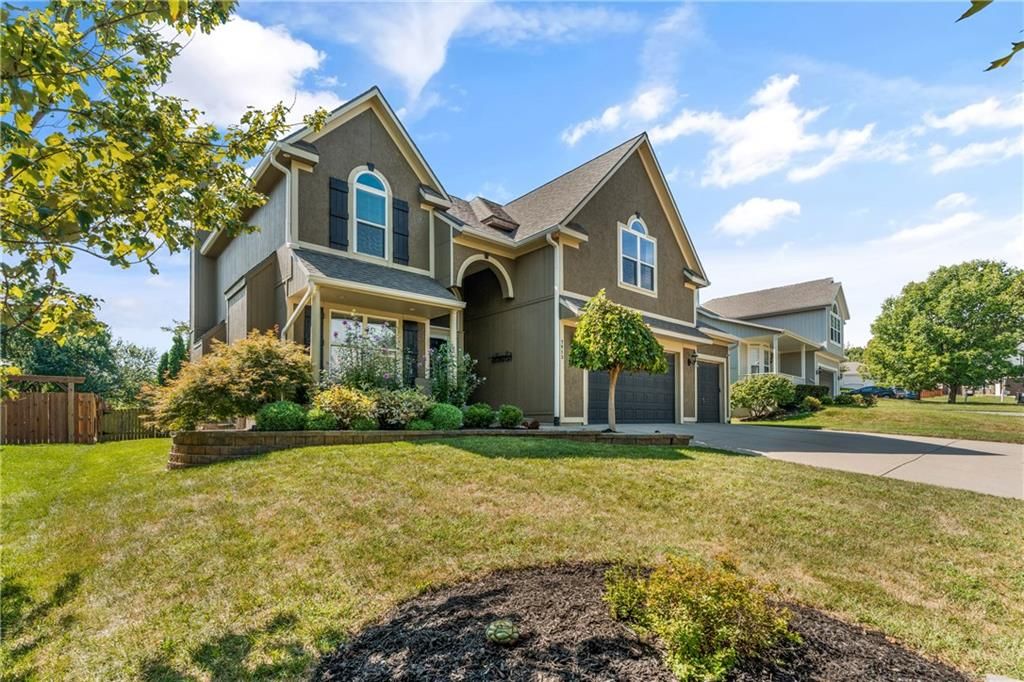 7913 W 155th Place, Overland Park, KS 66223