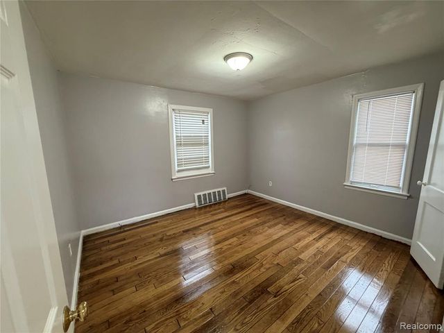 7784 Mettetal Street, Detroit, MI 48228