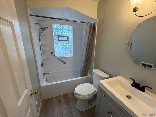 7784 Mettetal Street, Detroit, MI 48228