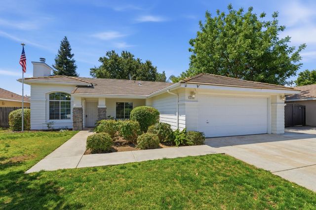 2702 Mitchell Avenue, Clovis, CA 93611
