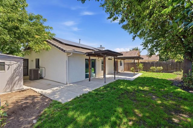 2702 Mitchell Avenue, Clovis, CA 93611